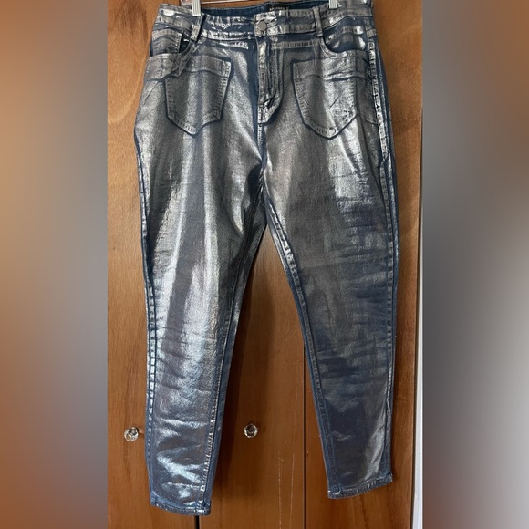 Plus size skinny jeans. (New-never worn). The color on model is the true color. - Picture 3 of 6